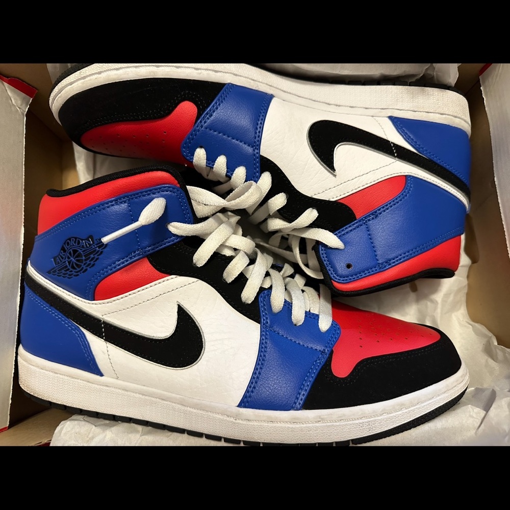Jordan 1 mid white/blue/red in great shape. - Picture 2 of 5